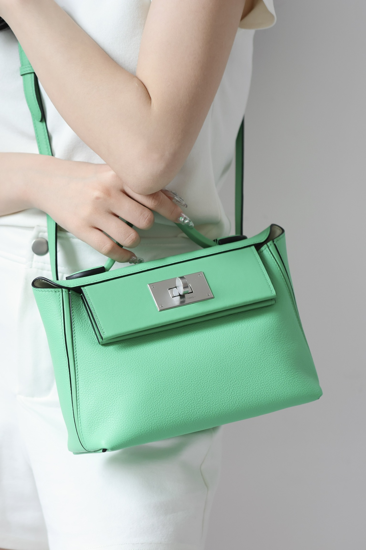 Hermes Kelly Mini 2424 21cm Handbag in Green Comic Clemence Leather 